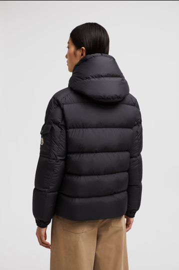 Moncler Maya 70 Piumino corto con cappuccio